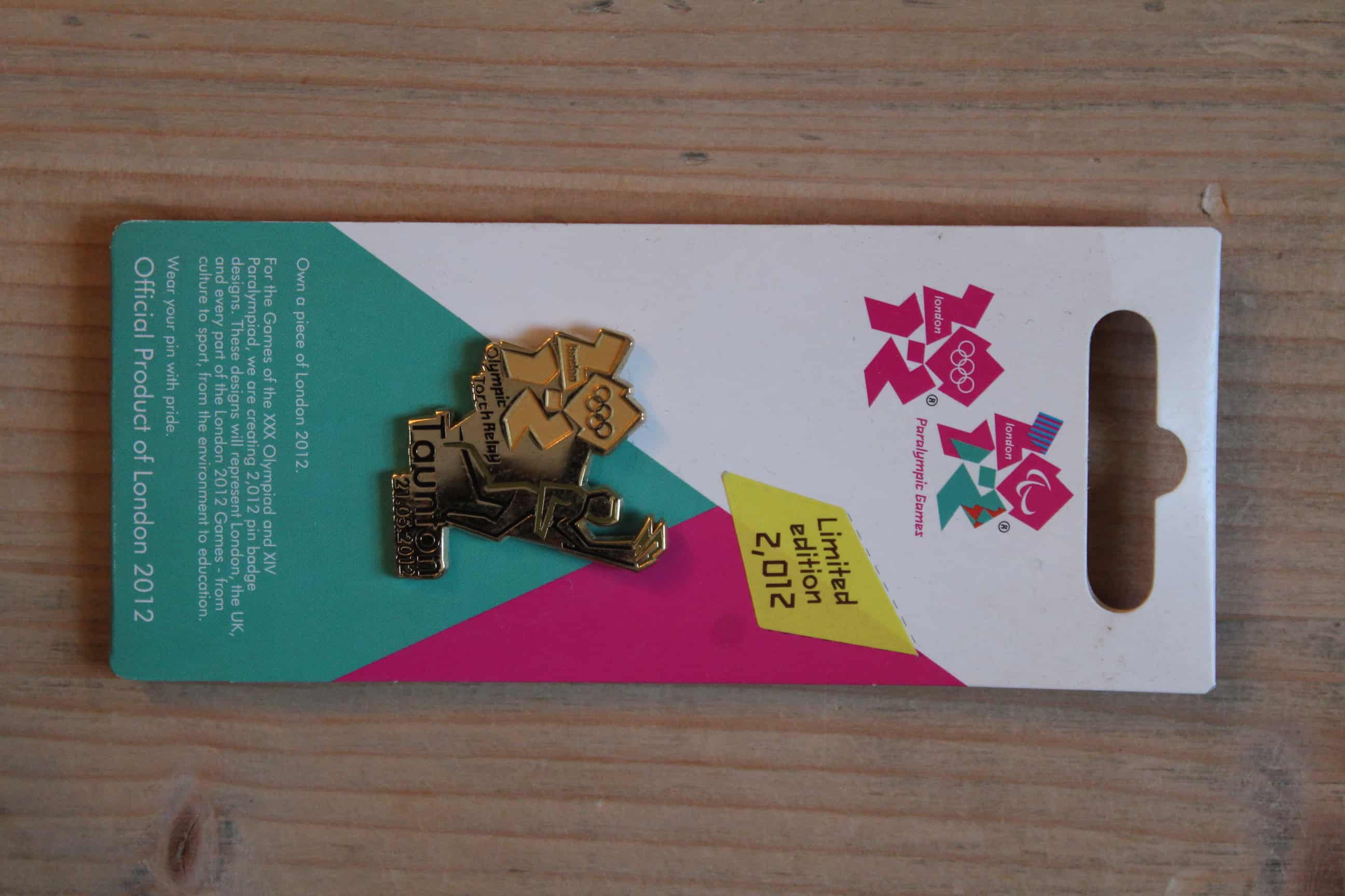 2012 LONDON OLYMPICS TORCH RELAY (TAUNTON) PIN BADGE